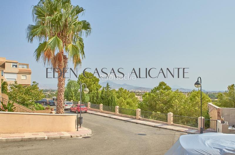 Foto 02b2fe77-dcae-47c3-bd1f-1596e9a67e8d. Casa adosada vivienda adosada con 4 habitaciones y 3 baños en urbanización con piscina y parking en Mutxamel