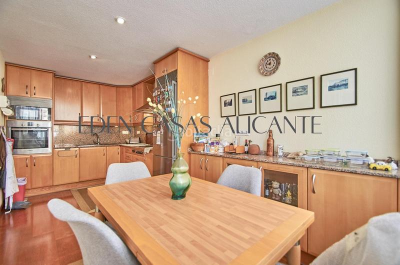 Foto 0db49531-4559-4ed5-b4ad-b414040ce899. Casa adosada vivienda adosada con 4 habitaciones y 3 baños en urbanización con piscina y parking en Mutxamel