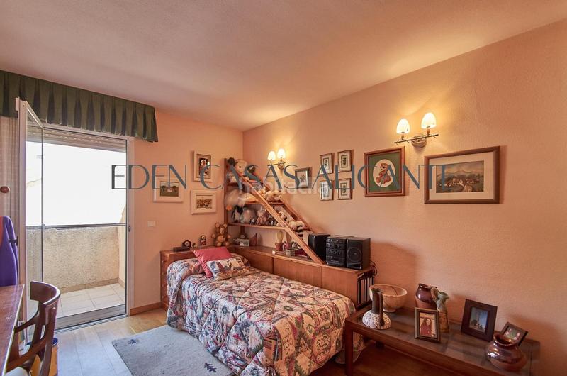 Foto 0fb4e242-8dd0-4ca8-ab04-3b4d894b82ec. Casa adosada vivienda adosada con 4 habitaciones y 3 baños en urbanización con piscina y parking en Mutxamel