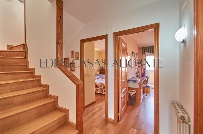 Foto 2511908f-86ba-4bd4-858e-14613721160d. Casa adosada vivienda adosada con 4 habitaciones y 3 baños en urbanización con piscina y parking en Mutxamel