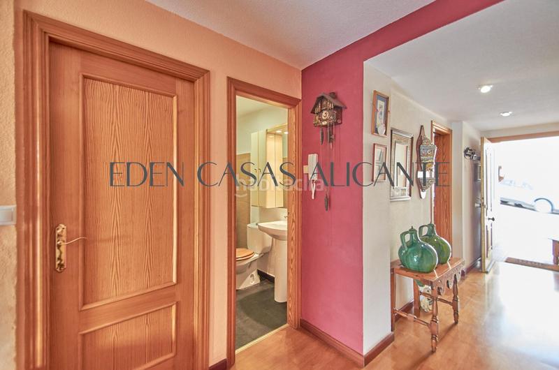 Foto 33f6f103-9bd9-4d1a-8a70-990e061f1919. Casa adosada vivienda adosada con 4 habitaciones y 3 baños en urbanización con piscina y parking en Mutxamel