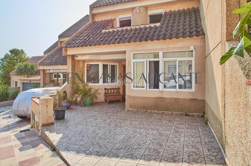 Foto 43b2f0be-c6b8-49de-babf-c7db7e729485. Casa adosada vivienda adosada con 4 habitaciones y 3 baños en urbanización con piscina y parking en Mutxamel