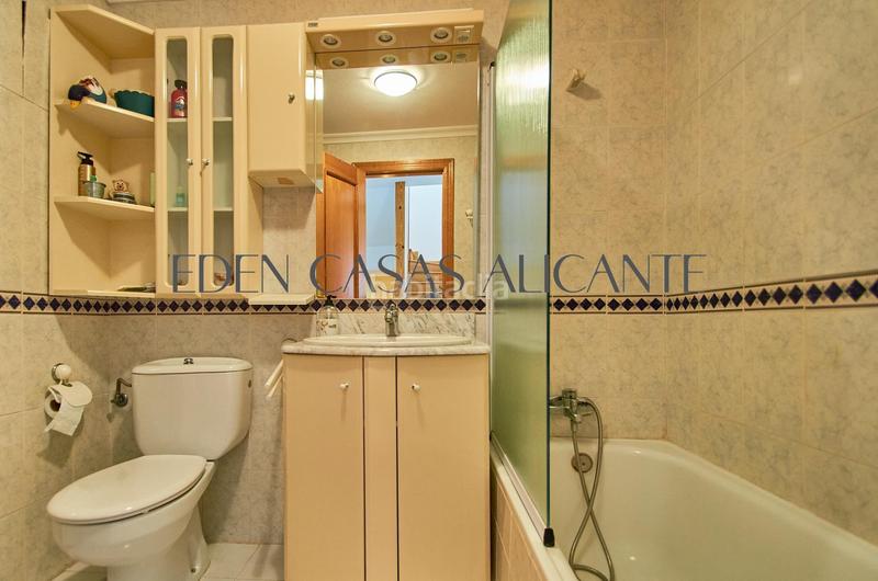 Foto 4493e496-8090-4bb5-83ae-8e24e4ba96bf. Casa adosada vivienda adosada con 4 habitaciones y 3 baños en urbanización con piscina y parking en Mutxamel