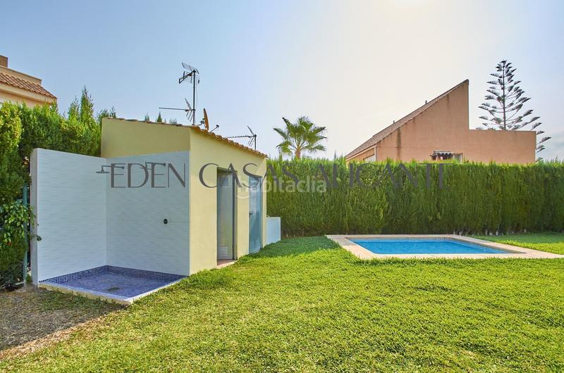 Foto 4bde506b-7739-4088-b997-8c0a87412168. Casa adosada vivienda adosada con 4 habitaciones y 3 baños en urbanización con piscina y parking en Mutxamel