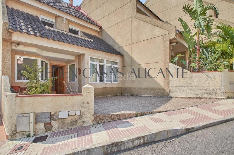 Foto 5390699d-07f7-496b-89b9-91245ffe9508. Casa adosada vivienda adosada con 4 habitaciones y 3 baños en urbanización con piscina y parking en Mutxamel