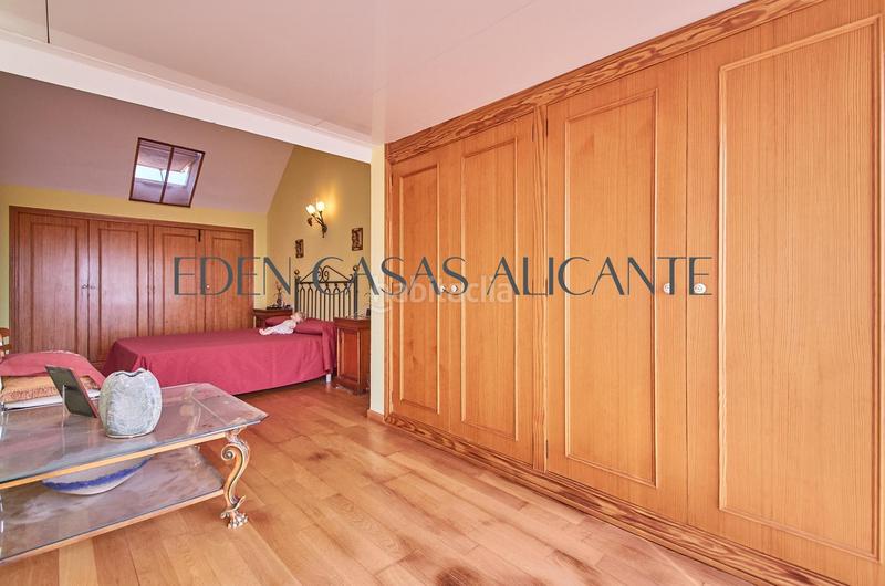 Foto 63e993d4-5799-4ca9-a511-8bf5d1a5970e. Casa adosada vivienda adosada con 4 habitaciones y 3 baños en urbanización con piscina y parking en Mutxamel