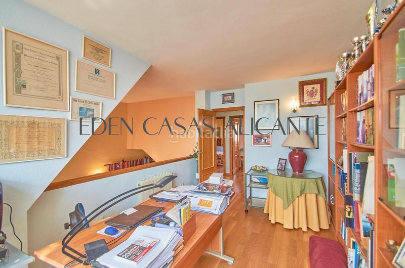 Foto 7e0fc8c7-6115-45b4-bd1c-667e43e63ca2. Casa adosada vivienda adosada con 4 habitaciones y 3 baños en urbanización con piscina y parking en Mutxamel