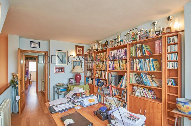 Foto 90b694fb-874a-498b-94d7-ca846c795f8f. Casa adosada vivienda adosada con 4 habitaciones y 3 baños en urbanización con piscina y parking en Mutxamel