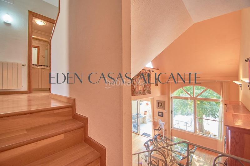 Foto 932acd16-e8ba-4a88-91fd-a1cf4fc99f2f. Casa adosada vivienda adosada con 4 habitaciones y 3 baños en urbanización con piscina y parking en Mutxamel