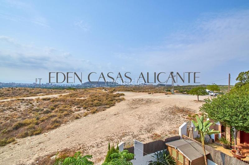 Foto 95e0d56b-4506-493b-91f6-2ddbd7d69214. Casa adosada vivienda adosada con 4 habitaciones y 3 baños en urbanización con piscina y parking en Mutxamel