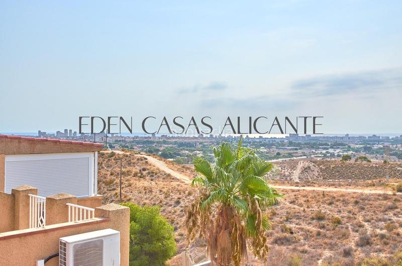 Foto a656617c-de96-4ec0-8953-15b093d29bd7. Casa adosada vivienda adosada con 4 habitaciones y 3 baños en urbanización con piscina y parking en Mutxamel