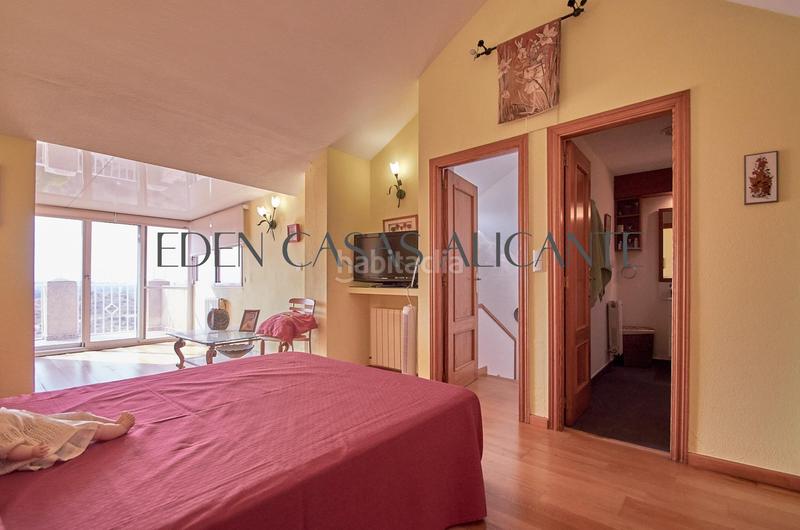 Foto bef87105-d692-4476-9a8e-c59ed1b09307. Casa adosada vivienda adosada con 4 habitaciones y 3 baños en urbanización con piscina y parking en Mutxamel
