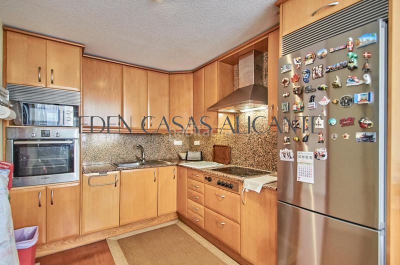 Foto c9a7e9ac-8833-4177-aa63-e0da7afeacce. Casa adosada vivienda adosada con 4 habitaciones y 3 baños en urbanización con piscina y parking en Mutxamel