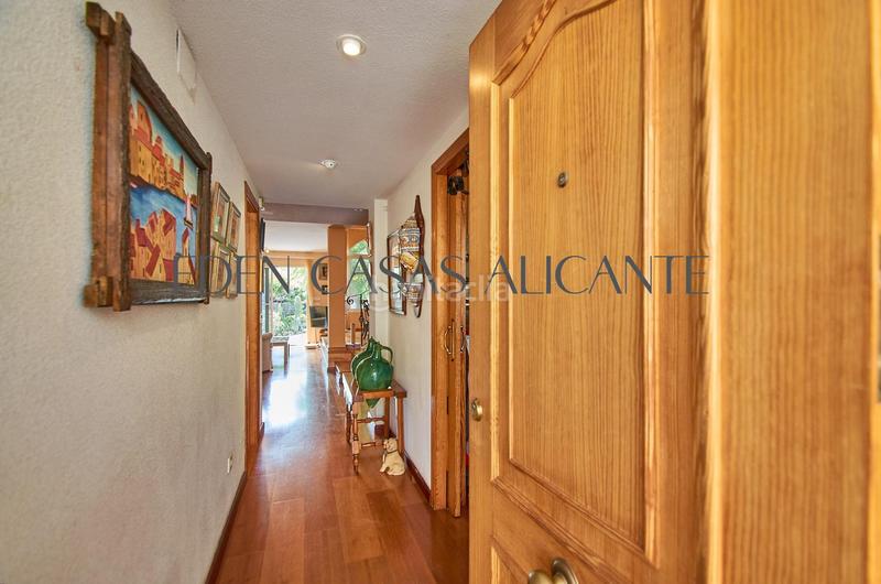 Foto d9b56b23-c4cc-4395-84e1-371d43ba1bef. Casa adosada vivienda adosada con 4 habitaciones y 3 baños en urbanización con piscina y parking en Mutxamel