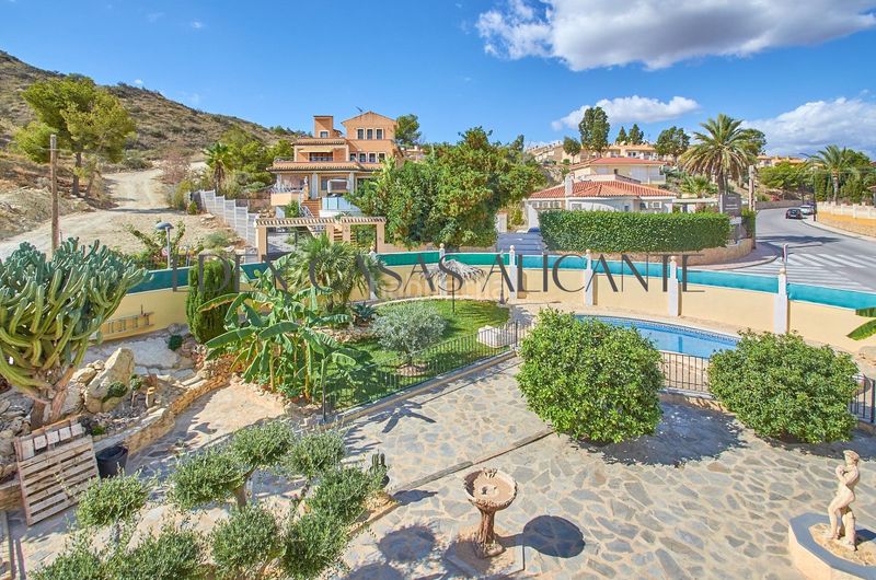 Foto 32e3363d-f3ca-435c-b0a4-1b5e72b6e4a1. Xalet amb calefacció aparcament piscina a Pueblo Acantilado-Lanuza Campello (el)