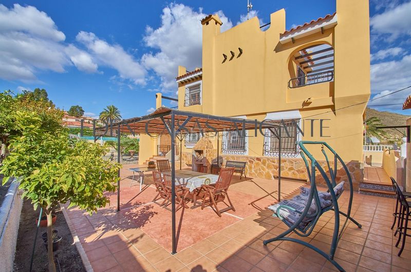 Foto b6d1f9ce-e671-4e9b-8241-12482b6f5e23. Xalet amb calefacció aparcament piscina a Pueblo Acantilado-Lanuza Campello (el)