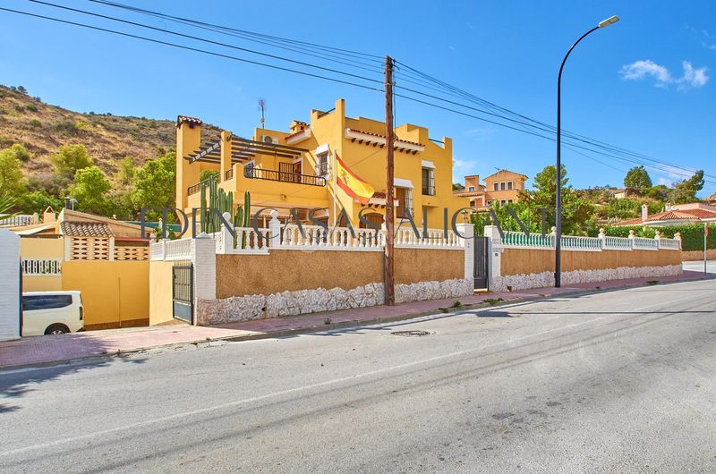 Foto c93becb5-365a-41f8-852e-9e66b1798ab5. Xalet amb calefacció aparcament piscina a Pueblo Acantilado-Lanuza Campello (el)