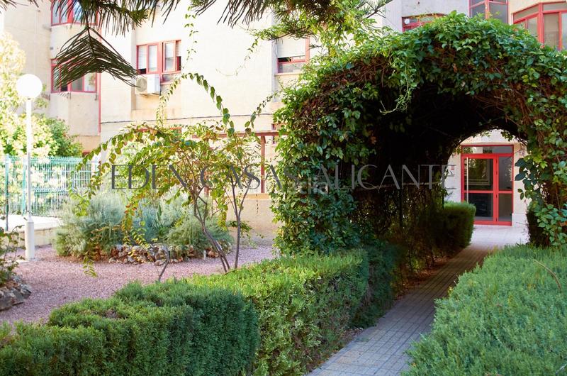 Foto 11ce466d-7a4a-44e6-84ea-1af35db9e0a9. Piccolo appartamento in colon 81 in Centro Urbano Vila Joiosa (la)