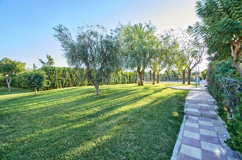 Foto 18011f68-fce1-42d0-a628-1b6247e47bb1. Casa a schiera in camino reial de vilajoiosa 20 in Campello (el)