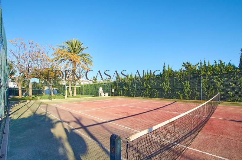 Foto 26b67743-ad7a-4b98-bd4d-2d7c128cf484. Casa a schiera in camino reial de vilajoiosa 20 in Campello (el)