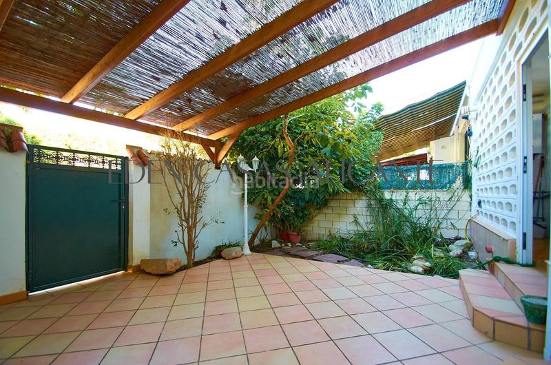 Foto 3d2d2fa1-fddf-435f-9dd0-792eb9c92aa3. Casa a schiera in camino reial de vilajoiosa 20 in Campello (el)