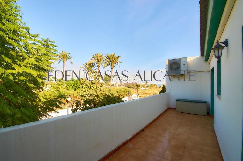 Foto 494f35ba-8150-4e46-ac69-6951d92e5fae. Casa a schiera in camino reial de vilajoiosa 20 in Campello (el)