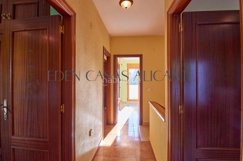 Foto 71b46857-d7ce-48ed-93ba-6eaff94ef991. Casa a schiera in camino reial de vilajoiosa 20 in Campello (el)