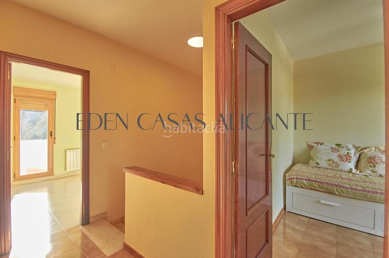 Foto 880f4e25-248b-45a3-89ef-a05bc615cbd4. Casa a schiera in camino reial de vilajoiosa 20 in Campello (el)