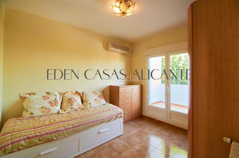 Foto ce19a1c8-80a9-4bb2-aef5-7eaa31ec5c0e. Casa a schiera in camino reial de vilajoiosa 20 in Campello (el)