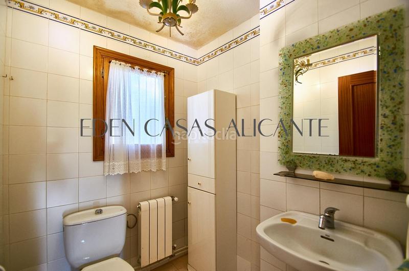 Foto d4d38f65-3c00-4688-b39e-12d6d15f3142. Casa a schiera in camino reial de vilajoiosa 20 in Campello (el)