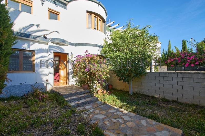 Foto d60055a9-248d-4d14-8264-9ba9c92973b1. Casa a schiera in camino reial de vilajoiosa 20 in Campello (el)