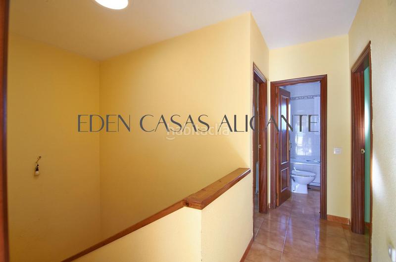 Foto f8e76b30-0225-4909-80cc-8fd1d94882f8. Casa a schiera in camino reial de vilajoiosa 20 in Campello (el)