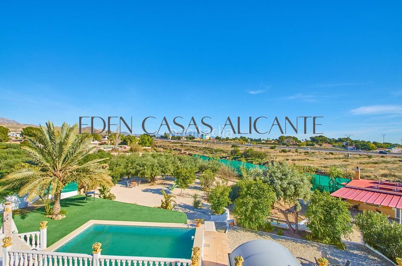 Foto 3a670d44-b228-4c85-bdee-7bbcc5b201a8. Xalet amb aparcament piscina a Moralet Alicante