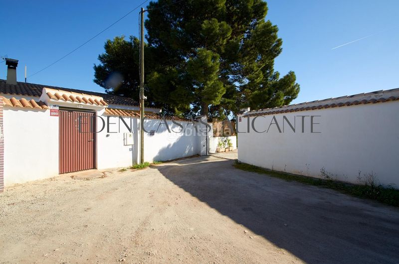 Foto 3fb897f7-981a-495d-99e1-09477f9ddfaf. Xalet amb aparcament piscina a Moralet Alicante