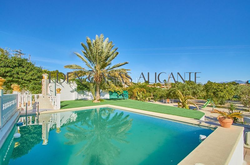 Foto 5c9bd04d-728f-407a-bb2d-addcad52b10c. Xalet amb aparcament piscina a Moralet Alicante