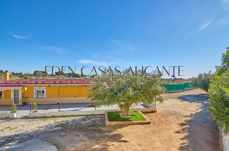 Foto 69b9b980-eea7-4d96-8d16-bcdddec50600. Xalet amb aparcament piscina a Moralet Alicante