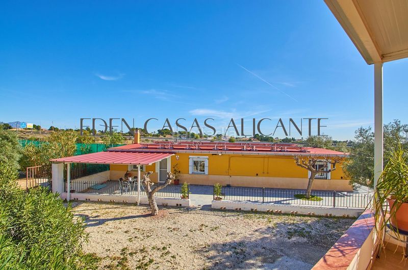 Foto 773b34ac-0abb-4305-9722-77e65e0f82d1. Xalet amb aparcament piscina a Moralet Alicante
