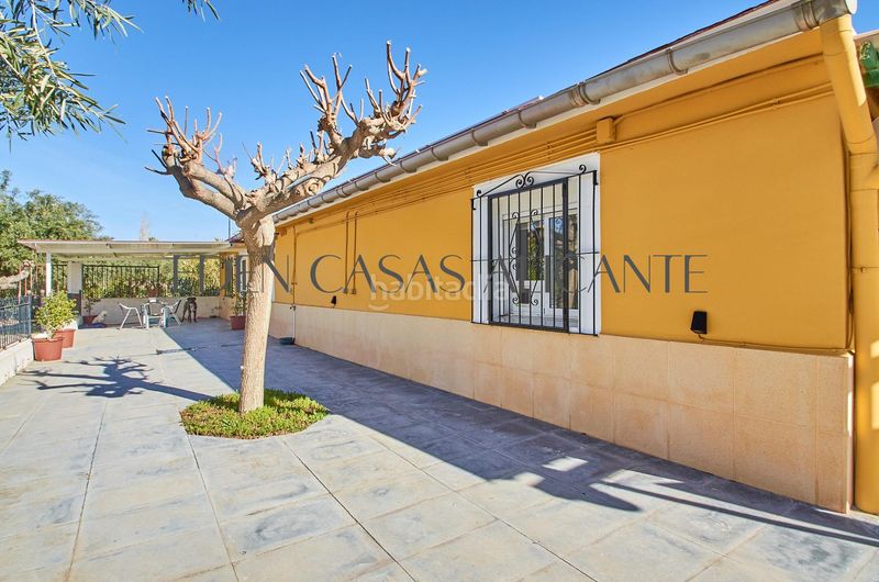 Foto a9e1805d-b46b-4a6a-aef3-8d81a081f24d. Xalet amb aparcament piscina a Moralet Alicante