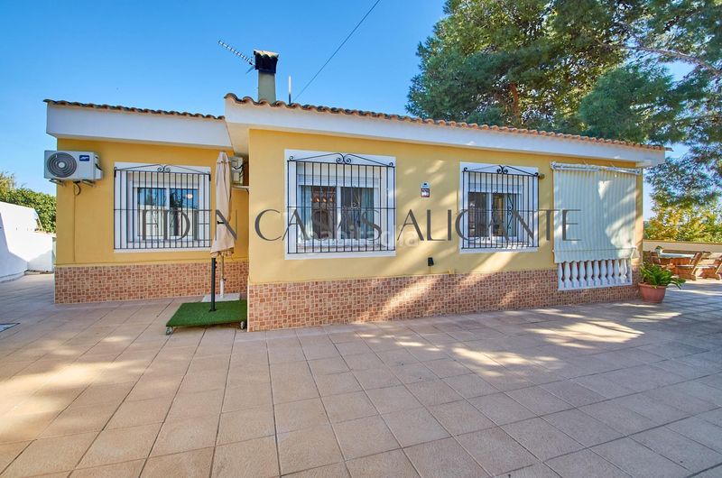 Foto c298517a-04d4-4710-95f9-a506d675eea7. Xalet amb aparcament piscina a Moralet Alicante