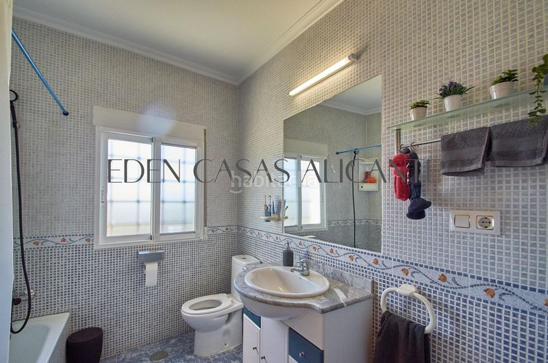 Foto ca0e86fd-8d0e-4f1d-96c7-96aafc0a2745. Xalet amb aparcament piscina a Moralet Alicante