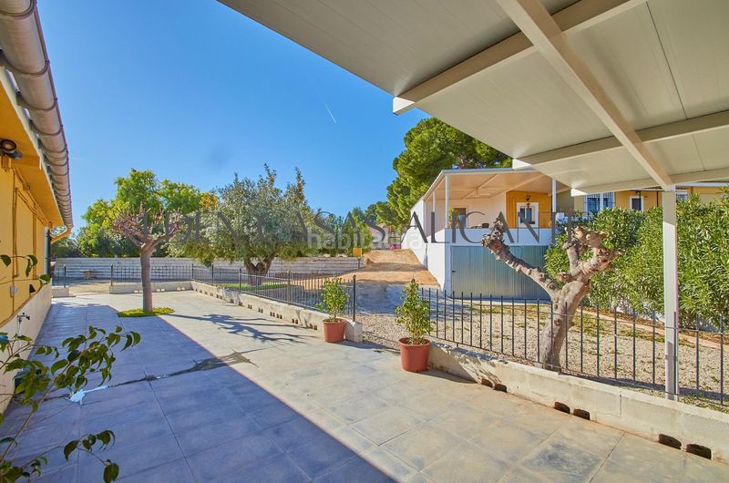 Foto e2febda5-8872-4da0-8952-7fec5994e491. Xalet amb aparcament piscina a Moralet Alicante
