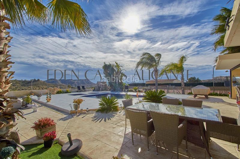 Foto 043edca9-6ba6-419e-8526-78fd14c76186. Xalet amb aparcament piscina a Xixona