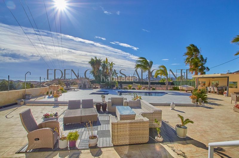 Foto 050d4a10-ae8e-4021-9602-d3abccfb617c. Xalet amb aparcament piscina a Xixona