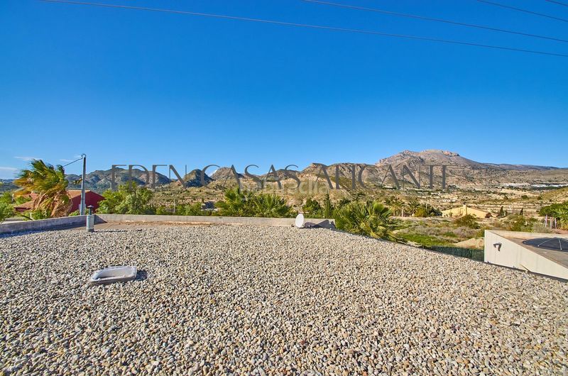 Foto 14503d23-5b03-4e54-aa69-c49c9c1447b5. Xalet amb aparcament piscina a Xixona