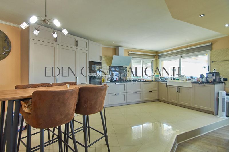 Foto 3695d35d-dbc5-4f65-9381-a8e8206fafbb. Xalet amb aparcament piscina a Xixona