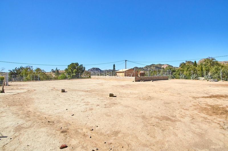 Foto 60071332-b092-42c3-8852-ba7dafea8846. Xalet amb aparcament piscina a Xixona