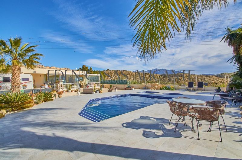 Foto 6a8fe017-c1e8-43db-bbf3-0d5fe549bce7. Xalet amb aparcament piscina a Xixona