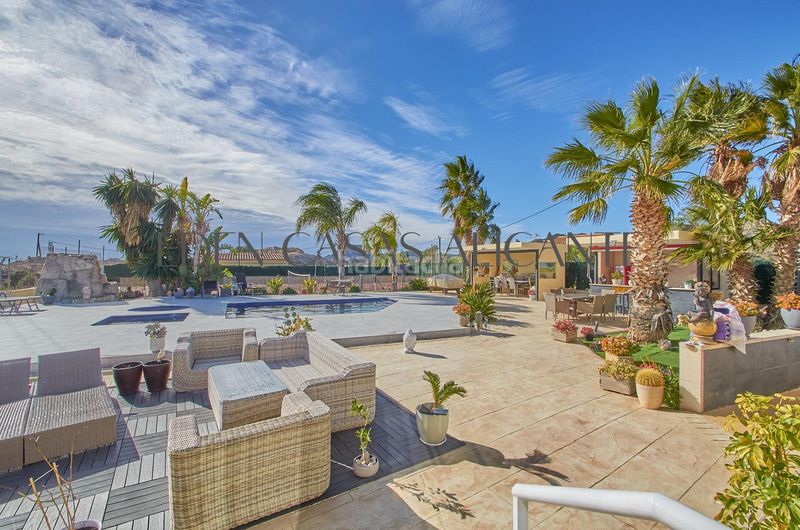 Foto 7a6d19b9-9a25-4a96-b638-f1ed42eabb3d. Xalet amb aparcament piscina a Xixona