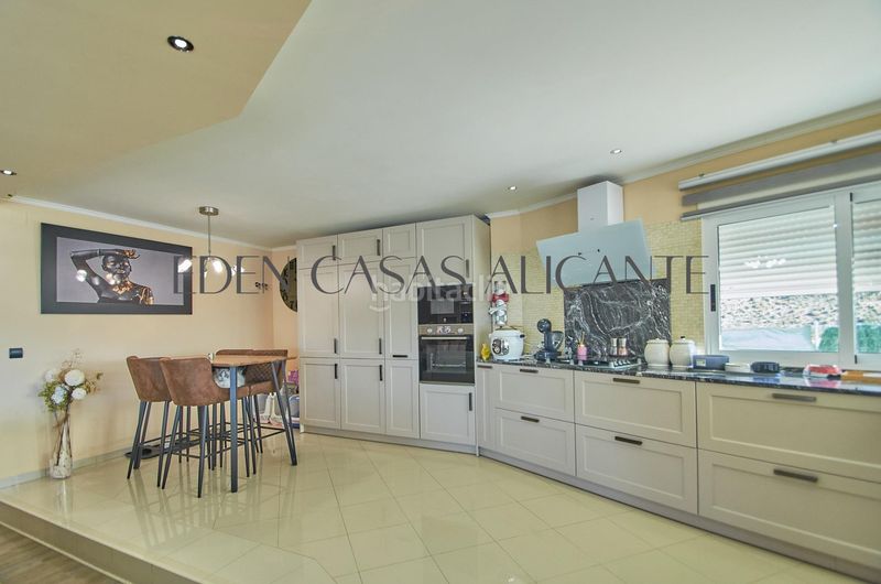 Foto 8a71c274-653b-4d20-a4d6-08d2316e1383. Xalet amb aparcament piscina a Xixona