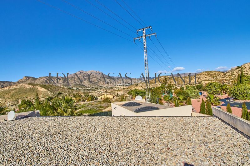 Foto a5f70047-a175-4b2c-9212-ee247e81ffba. Xalet amb aparcament piscina a Xixona